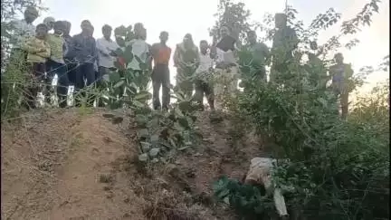 उचेहरा: नहर किनारे खोह गांव में मिला अज्ञात व्यक्ति का शव, मौके पर पहुंची पुलिस