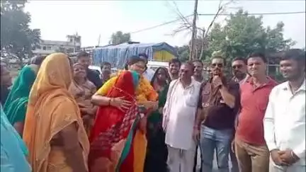 चिचोली: विधायक पहुंची चिचोली, ग्रामीणों ने सुनाई समस्या, पेयजल संकट दूर करने के लिए हेड पंप स्वीकृत