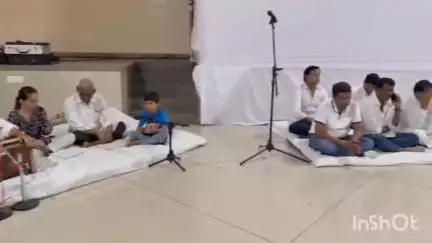સોનગઢ: શહેરના અગ્રેસન ભવન ખાતે જિલ્લા પ્રમુખ સહિતના હોદ્દેદારોની હાજરીમાં પૂર્વ સીએમના નિધન અંતર્ગત પ્રાર્થના સભા યોજાઈ