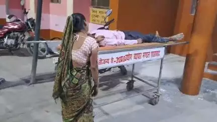 शाहबाद: बासित नगर में तेज रफ्तार पिकअप डाला ने बाइक में मारी टक्कर, एक बाइक सवार की मौत, दूसरा घायल