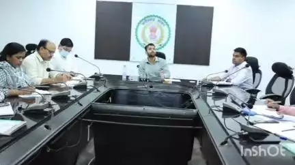 रायगढ़: रायगढ़ कलेक्टर मयंक चतुर्वेदी ने शिक्षा विभाग की समीक्षा बैठक ली