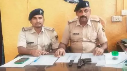 मोतिहारी: पटपरिया में पिस्टल का भय दिखाकर जमीन जोतने के मामले में एक पिस्टल और 7.65 एमएम के दो जिंदा कारतूस बरामद