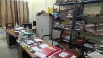 शिवहर: निगरानी टीम के छापे के बाद जिला भू-अर्जन कार्यालय में सन्नाटा, शाम तक नहीं दिखे कर्मी व अधिकारी