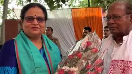 महमूदाबाद: महमूदाबाद में चीनी मिल मार्ग का शिलान्यास और मियापुरवा में अंबेडकर पार्क का लोकार्पण विधायक आशा मौर्य ने किया