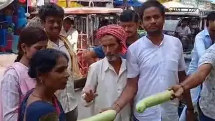 शेखपुरा: शेखपुरा में सब्जी वाले की अनोखी पहल: बेटी के जन्म पर मुफ्त में बांटी सब्जियां, लोगों ने की तारीफ