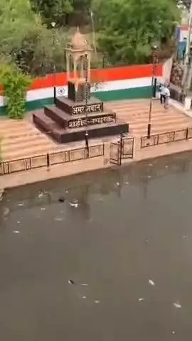 बाड़मेर: सांसद उम्मेदाराम बेनीवाल ने शहर की कॉलोनियों में फैले सीवरेज के पानी, कीचड़ व जलभराव को लेकर सरकार व प्रशासन को घेरा
