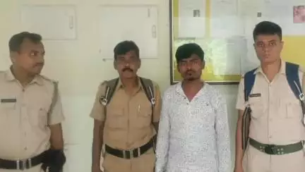 গোসাবা: পাঠানখালী GP থেকে নকল জন্মপঞ্জি তৈরির ঘটনায় সোনাখালী থেকে আরো একজন কে গ্রেফতার করে কোর্টে পেশ করলে ৫দিনের PC র নির্দেশ