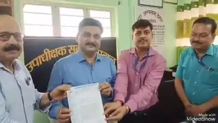 देवघर: ODP समय सारणी को लेकर देवघर सिविल सर्जन, झासा राज्य संयोजक व झासा जिला सचिव ने मंत्री को सौंपा मांग पत्र