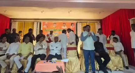 గుంటూరు: యోగా దినోత్సవాన్ని గిన్నీస్ వరల్డ్ రికార్డ్ సాధనే లక్ష్యంగా ప్రతి ఒక్కరూ కృషి చేయాలని కోరిన నగర కమిషనర్ శ్రీనివాసులు