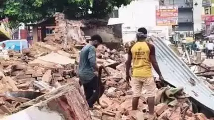 काशी की पहलवान लस्सी और चाची कचौड़ी की दुकान को विस्थापित करने की उठी मांग