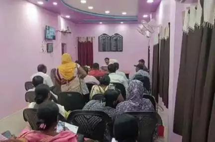 वारिसनगर: बीडीओ ने कर्मियों के साथ की बैठक, नलजल पाइप में मोटर लगाने वालों पर केस दर्ज करने का आदेश