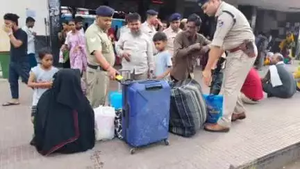 मुशहरी: मुज़फ्फरपुर जंक्शन पर आरपीएफ एवं जीआरपी ने संयुक्त रूप से चलाया चेकिंग अभियान