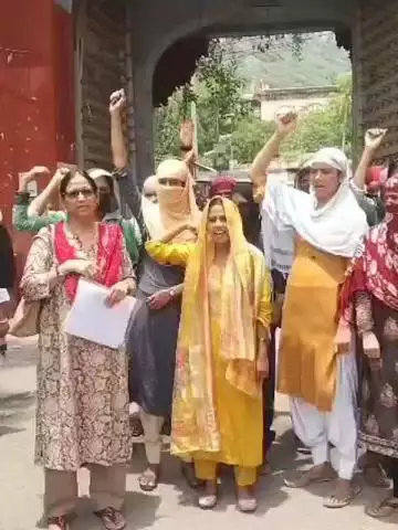 अलवर: सूर्य नगर अल्पसंख्यक छात्रावास की बद इंतजामी पर छात्राओं ने उठाई आवाज, अजनबियों के आने और घटिया खाने से हैं तंग
