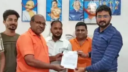 निचलौल: सिसवा में तीन साल से लो वोल्टेज से परेशान लोग, एसडीओ ने कहा 100 केवीए का ट्रांसफार्मर लगाए जाएंगे