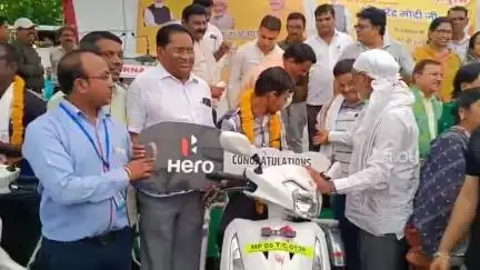 होशंगाबाद नगर: सांसद के जनता कार्यालय में सांसद निधि से दिव्यांगजनों को ट्राई स्कूटी वितरण कार्यक्रम आयोजित
