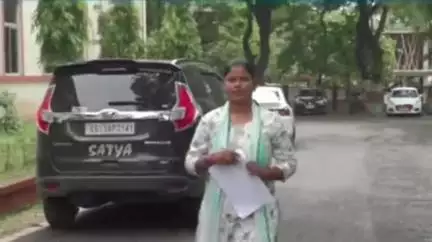 पुसौर: पिता की मौत के बाद बुनगा की बेटी ने कलेक्टर जनदर्शन में अनुकंपा नियुक्ति की गुहार लगाई, आवेदन सौंपा