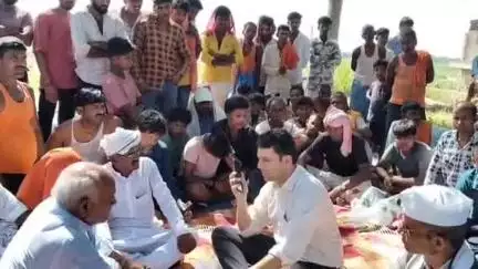 सुप्पी: जिलाधिकारी के आश्वासन के बाद अख्ता घाट पुल निर्माण समिति का धरना समाप्त