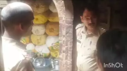रामसनेही घाट: दरियाबाद कोतवाली अंतर्गत बराहुवा गांव में मायके में रह रही नव विवाहिता ने फांसी लगाई, पुलिस ने शव पोस्टमार्टम के लिए भेजा