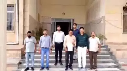झालरापाटन: झालावाड़ कोषागार में रिक्त पदों पर नियुक्ति की मांग, कर्मचारी महासंघ ने कलेक्टर को सौंपा ज्ञापन