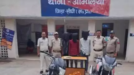 सिहावल: अमिलिया पुलिस ने चाकू दिखाकर लूट करने वाले तीन आरोपियों को गिरफ्तार किया