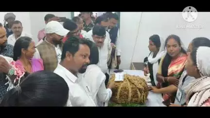 कर्रा: कर्रा में प्रखंड स्तरीय अबुआ आवास योजना गृह प्रवेश सह बिरसा मुंडा प्रतिमा अनावरण कार्यक्रम आयोजित