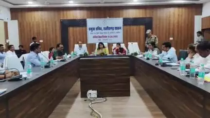 नारायणपुर: जिला पंचायत सभागृह में प्रमुख सचिव निहारिका बारिक सिंह ने नियद नेल्लानार और जनमन योजनाओं की की गहन समीक्षा