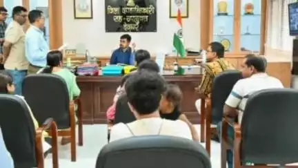 देवघर: देवघर समाहरणालय में उपायुक्त की अध्यक्षता में विशिष्ट दस्तक समिति की बैठक आयोजित की गई