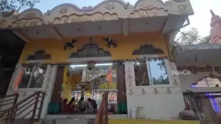 होशंगाबाद नगर: विवेकानंद घाट स्थित श्री अर्धनारीश्वर मंदिर में महिलाओं द्वारा भजन का आयोजन