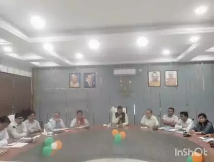 जिलाधिकारी की अध्यक्षता में आई0जी0आर0एस0 की समीक्षा बैठक हुयी सम्पन्न।
प्राप्त सन्दर्भों का गुणवत्तापरक निस्तारण करने हे
