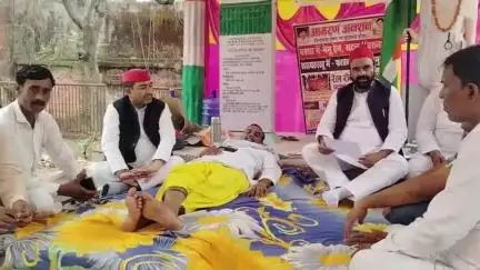 जौनपुर: सरायहरखू व बक्शा रेलवे स्टेशनों पर ट्रेन ठहराव की मांग पर छठे दिन खत्म हुआ आमरण अनशन