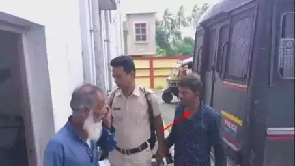 কাকদ্বীপ: ঢোলাহাট এলাকায় সোশ্যাল মিডিয়ায় এক মহিলার অশ্লীল ছবি ছাড়ার ঘটনায় গ্রেপ্তার অভিযুক্ত, আদালতে পেশ করল