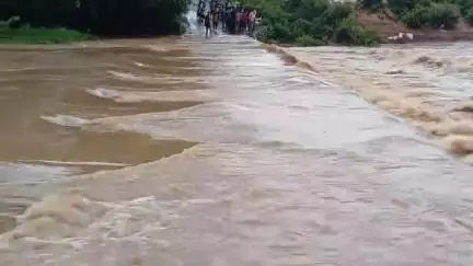 বলরামপুর: বড়উরমা-কুমারী কাননগামী রাস্তায় কুমারী নদীর সেতুর উপর দিয়ে বইছে জল, সমস্যায় এলাকাবাসী #jansamasya