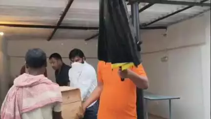लोहरदगा: भक्सो मुक्ति धाम के पास चलती ट्रेन से कूदकर जान देने वाले युवक की 72 घंटे बाद भी नहीं हुई पहचान, किया गया सुपुर्द-ए-ख़ाक