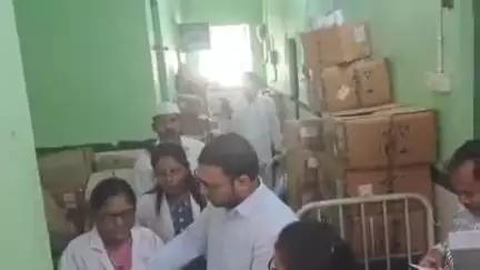 మోతే: మోతే మండల కేంద్రంలో ప్రాథమిక ఆరోగ్య కేంద్రం, కస్తూర్బా విద్యాలయాన్ని పరిశీలించిన కలెక్టర్ తేజస్