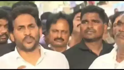 కమ్మవారు వైసీపీలో ఉంటే సీఎం చంద్రబాబుకు అభ్యంతరం ఏంటి?: రెంటపాళ్లలో మాజీ సీఎం జగన్