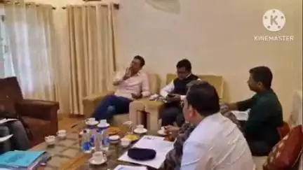 पिथौरागढ़: लोक निर्माण विभाग सचिव पंकज पांडे का पिथौरागढ़ में जिलाधिकारी विनोद गोस्वामी ने किया स्वागत