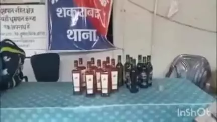 रतनी फरीदपुर: शकुराबाद पुलिस ने धेजन मोड़ के पास वाहन जांच में स्कूटी से 15 बोतल अंग्रेजी शराब बरामद की
