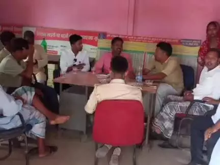 बहादुरगंज: बहादुरगंज में नाबालिग लड़की की शादी रोकने पहुंचे अधिकारी, परिवार वालों से भरवाया शपथ पत्र
