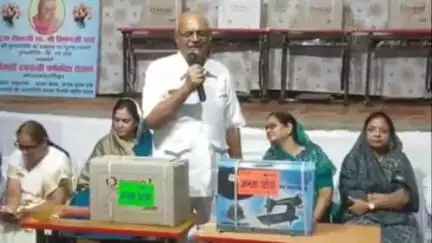 बासोदा: बासौदा के मानस भवन में नागरिक सेवा समिति ने 101 महिलाओं को सिलाई मशीनें बांटीं