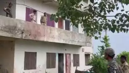 कवर्धा: कवर्धा पुलिस ने अटल आवास में की रेड कार्रवाई, 10 बाहरी संदिग्धों को हिरासत में लिया, पूछताछ जारी