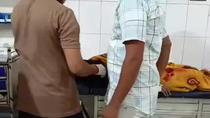 सीतापुर: हुसैनगंज में शराब के नशे में धुत पति ने पत्नी पर पत्थर से हमला कर बुरी तरह जख्मी किया, भाई ने पहुंचाया अस्पताल