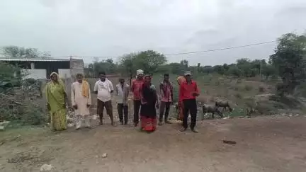 विजयराघवगढ़: राजस्व अमले की लापरवाही से जटवारा खुर्द के किसान परेशान, सरकारी जमीन से भी नहीं हट रहा कब्जा