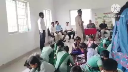 चलकुशा: चलकुसा थाना प्रभारी ने बच्चों को नशा न करने के प्रति किया जागरूक