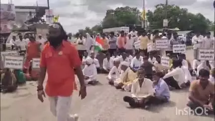 जालना: मच्छिंद्रनाथ चिंचोली येथील अवैध धंदे बंद करा...ग्रामस्थांचं मच्छिंद्रनाथ चिंचोली येथे पथरी - परभणी महामार्ग रस्ता रोको