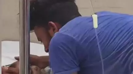 खागा: जिला अस्पताल के ट्रामा सेंटर में मासूम बच्चे की जान ली धरती के भगवान ने, अस्पताल की व्यवस्था पर रोता पिता सर पटक-पटक कर