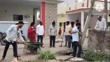 अमरवाड़ा: अमरवाड़ा नगर पालिका अध्यक्ष ने किया सफाई अभियान का शुभारंभ, सभापति आरिफ साहब व राजकुमार बरकडे रहे मौजूद