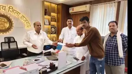 खुजनेर: राजगढ़ कलेक्टर गिरीश कुमार मिश्रा ने चाटूखेड़ा निवासी को ₹50000 की आर्थिक सहायता स्वीकृत की