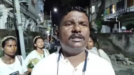 ধূপগুড়ি: উত্তর কলোনির একটি মাইক্রো ফাইনান্স কোম্পানিতে মহিলাদের নিয়ে  হাজির হন নাগরাকাটার প্রাক্তন বিধায়ক জোসেফ মুন্ডা