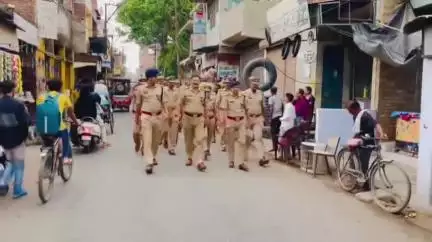 शाहजहांपुर: पुलिस अधीक्षक राजेश द्विवेदी ने पुलिस बल के साथ महिला थाना क्षेत्र में किया फ्लैग मार्च