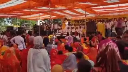 पंचदेवरी: पंचदेवरी के सिकटिया खेल मैदान में जनसुराज के संस्थापक प्रशांत किशोर ने सभा को संबोधित किया
